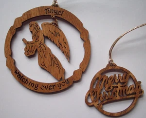 Ángel cortado en madera cuidándote y adornos de Feliz Navidad - Imagen 1 de 4