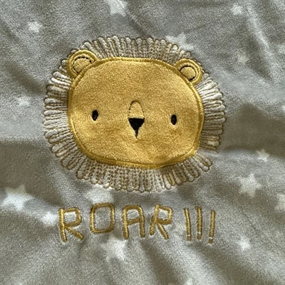 "Manta bebé recién nacido gris león rugido estrellas blancas 40""x30"" seguridad Lovey" Foto 1 de 4