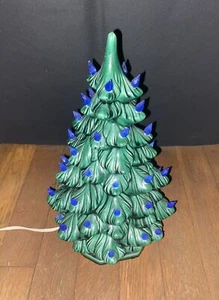 "Árbol de Navidad vintage de cerámica iluminado azul molde holandés de 11,5"" con base original" - Imagen 1 de 10