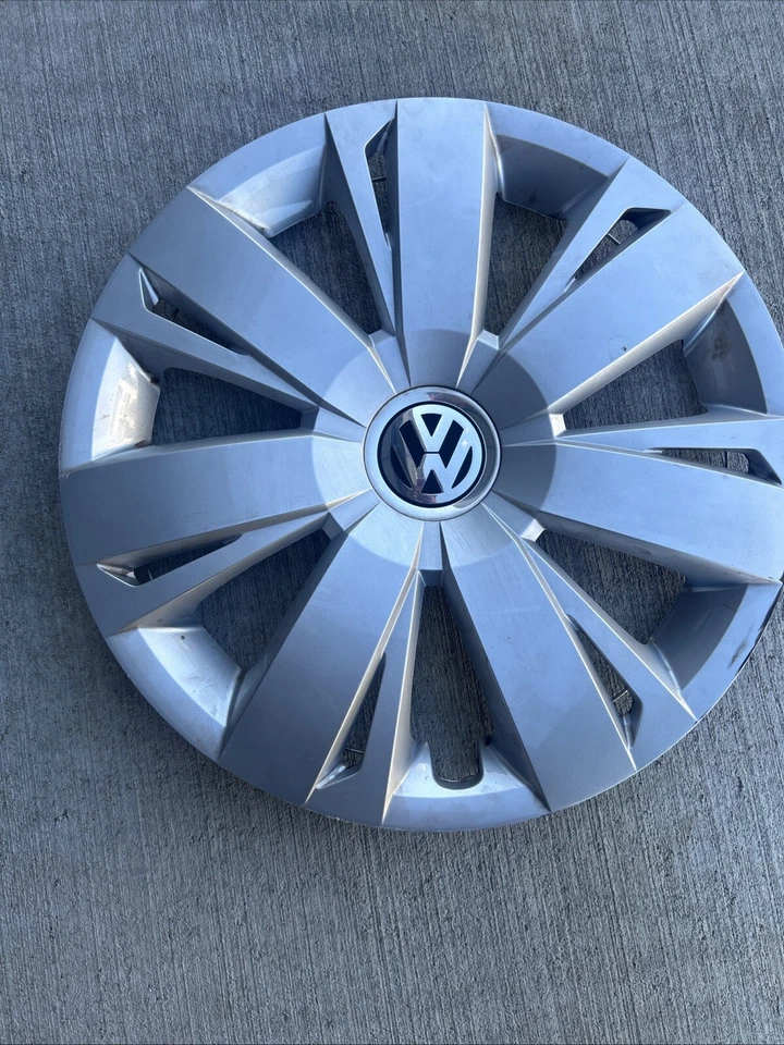 Б/у колпак колеса с 9 спицами для Volkswagen Jetta 2015-2016 годов выпуска PA66-MD15 - Изображение 1 из 4