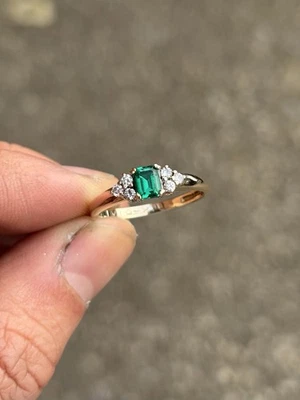 Vintage 9ct Gold Lab Created Emerald & Natural Diamond Cluster Ring 2.3g -Size P - Image 1 of 4