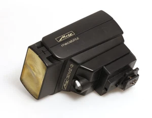 Flash originale Metz 32 MZ-3 con adattatore SCA 3101 (M2) per Canon EOS analogico - Foto 1 di 2