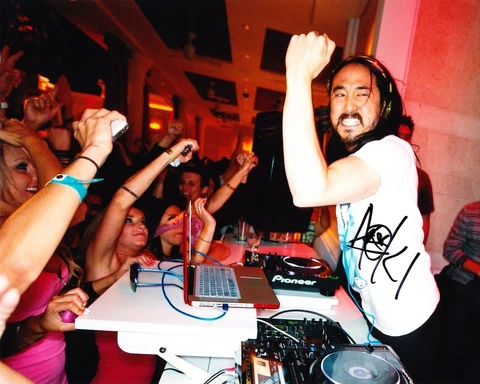 STEVE AOKI SIGNED 8X10 PHOTO Cover