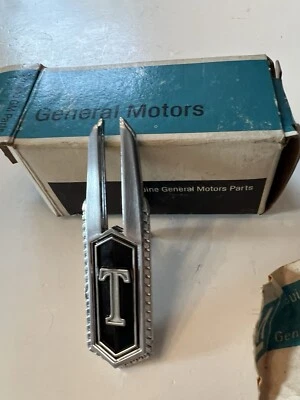 Nos gm 1975 Oldsmobile Toronado emblema techo vela gm# 231791 Foto 1 de 4