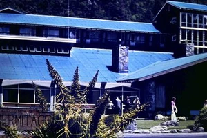 40mm Colour Slide- New Zealand - Hermitage Mount Cook Canterbury  1960's - Picture 1 of 1