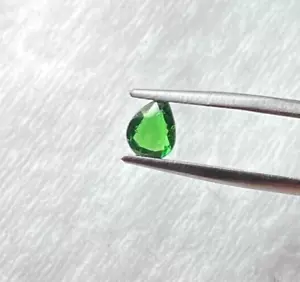 RARE TSAVORITE GARNET, 0.75 CTS, 6.42 X 5.1 X 3.16 MM, TOP GREEN, VS, UNTREATED - Picture 1 of 7