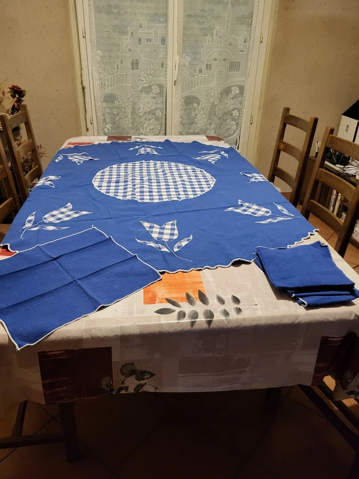 NAPPE RONDE D145 + 8 SERVIETTE 36X36 BLEUE DECOR DE TULIPES - Photo 1/4