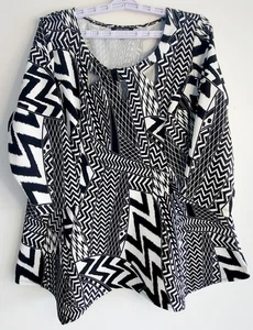 NOTATIONS Damen X Pullover schwarz-weiß Print Strickbluse mit spitzem Saum - Bild 1 von 8