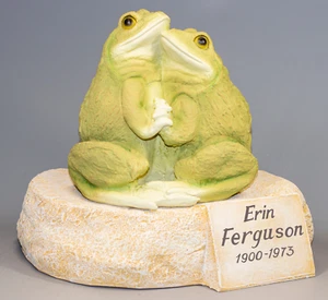 Unusual Urn Human Ashes Couple Frogs Memorial Sculpture Wildlife Pair Keepsake - Picture 1 of 10