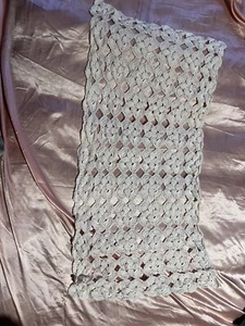 Vintage rosa handgehäkeltes Deckchen 15”x30” Tischauflage - Bild 1 von 1
