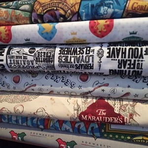 HARRY POTTER Hogwarts Licensed Cotton Fabrics PER 50cm 110cm wide FREE UK POST - Picture 1 of 173