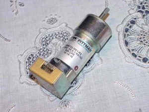 Ametek Pittman GM8722J061-R2 Precision Gearmotor 24Vdc, Ratio 60.5 to 1, 5 Pin - Picture 1 of 5