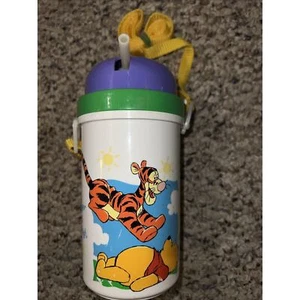 Disney Zak Designs Pooh & Tigger 16 oz coperchio in paglia torsione mensa con cinturino - Foto 1 di 6