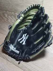 New York Yankees Wilson Baseball Glove Black Green kids glove Good Condition - Picture 1 of 16