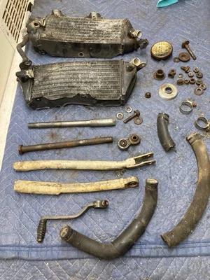 Suzuki rm250 1983 lote de piezas hardware radiadores eje Foto 1 de 4