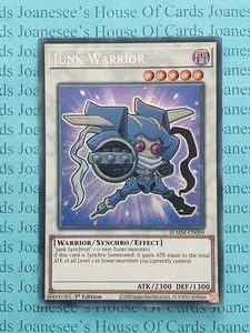 BLMM-DE009 Junk Warrior Yu-Gi-Oh Karte 1. Auflage Chibi Artwork Neu - Bild 1 von 3