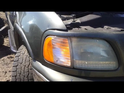 Luz de esquina/estacionamiento de pasajeros y relámpagos para camioneta Ford F150 97-03 29579527 Foto 1 de 4