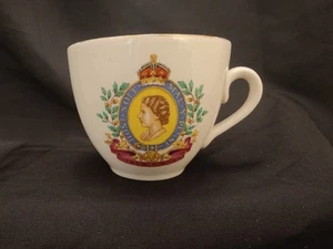 Taza de té Caroline Ware vintage 1953 South Shields coronación reina Isabel II - Imagen 1 de 14