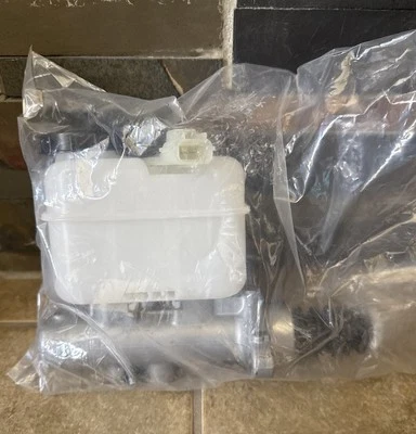 Dorman M630337 Brake Master Cylinder Ford Lincoln - FAST SHIPPING - Image 1 of 4