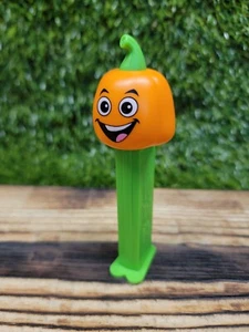 2018 Pez Spender Halloween orange lächelnder Kürbis grüner Körper - Bild 1 von 6