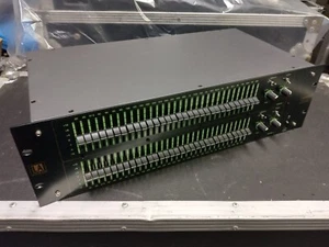 LA Audio EQ231G 2 x 31 Band Graphic Equalizer. VGC. Tested/Working. Shipping. - Picture 1 of 9