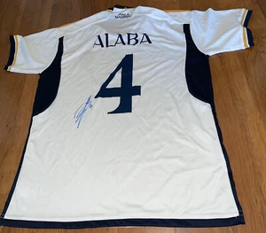 Camiseta deportiva firmada por David Alaba del Real Madrid - Imagen 1 de 3