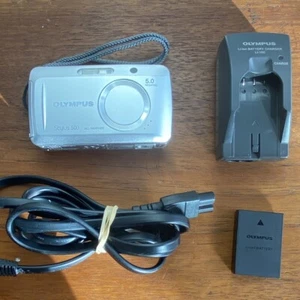 Olympus Stylus 500 Digital Camera All-Weather Battery + Charger No Memory Card - Picture 1 of 10