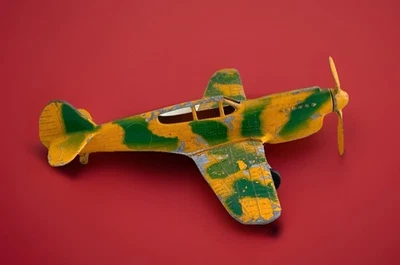 Avión de combate de guerra Hubley P-40 de colección #761 juguete de metal fundido, camuflaje, alas de 8" Foto 1 de 4