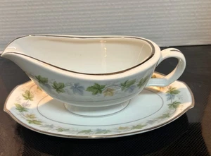 Harmony House Sherwood Gravy Boat & Under Plate - Picture 1 of 6