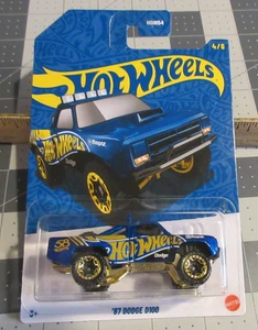 Dodge D100 1987 Hot Wheels 58 aniversario cromo azul y dorado 2025 - Imagen 1 de 4