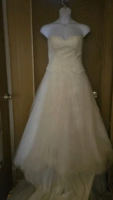 W Too White Princess Wedding Dress Size 8 With Train - Image 1 of 4