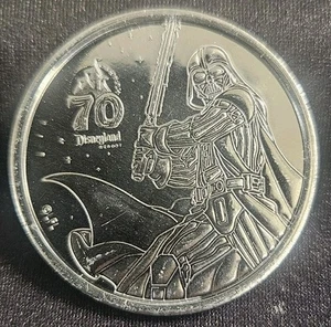 Disneyland 70° Anniversario Star Wars Darth Vader Medaglione Gettone Moneta Impero - Foto 1 di 6