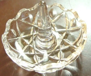 Scalloped Crystal Ring Holder - Picture 1 of 2