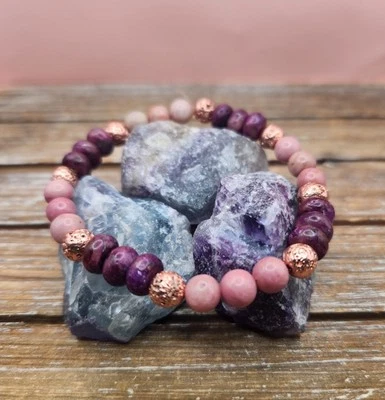 Браслет с бисером из сугилита, родонита и лавы - Изображение 1 из 4