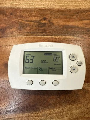 Termostato digital programable Honeywell TH6110D1021 FocusPro Foto 1 de 4