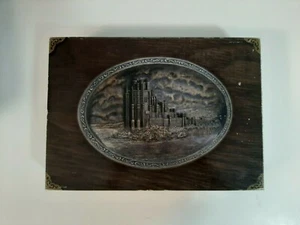 2016 Game of Thrones The Red Keep Limited Edition Relief Sculpture - Picture 1 of 4
