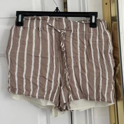 BCBGeneration Women's Brown and Cream Shorts - Imagem 1 de 3