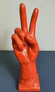 Letrero de la Paz años 60 estatuilla de mano naranja muy detallada cerámica hippie de 10" de alto - Imagen 1 de 4