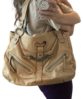 RARO Bolso de Hombro Vintage Y2K Juicy Couture Cuero Recortado Corazón Bronceado Camel Difícil de Encontrar Foto 1 de 4