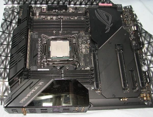 Asus ROG Rampage VI Extreme Omega con processore Intel Core i9 9900X 10 core - Foto 1 di 6