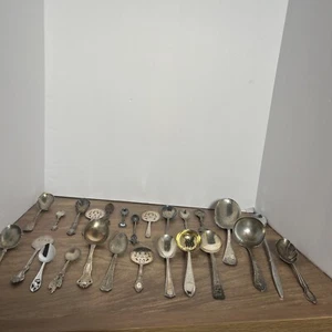 Lot Of 24 Vintage Spoons Silver Plate Misc Sizes And Shapes - Picture 1 of 6