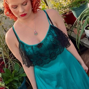 Vintage Teal Night Gown With Black Floral Lace Bust Sz M - Picture 1 of 10