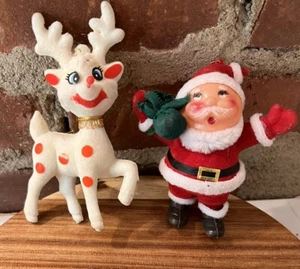 Molde soplado vintage de plástico con adornos de Papá Noel y renos - Imagen 1 de 7