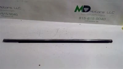 2017-2020 CHEVROLET COLORADO FRONT LEFT DOOR WINDOW MOLDING OEM 84408221 - Image 1 of 4