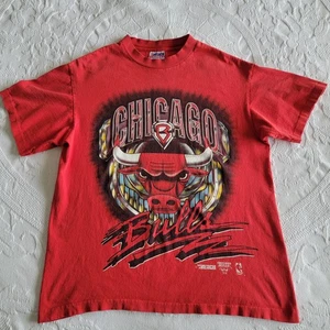 Vintage Chicago Bulls Single Stitch Graphic T Shirt Trench Made in USA Size Med - Picture 1 of 14