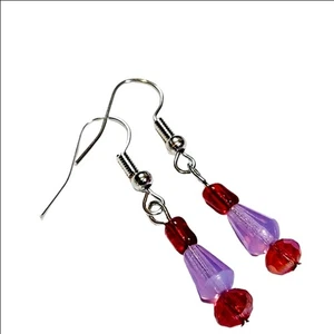 Elegantes pendientes colgantes hechos a mano morados y rojos - Imagen 1 de 3