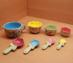 Pioneer Woman 4er Set verschachtelte Messbecher luftige Blüten Schalen & 4 Löffel - Bild 1 von 13