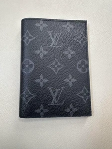 Estuche para tarjetas/pasaporte LOUIS VUITTON LV M64501 monograma eclipse negro - Imagen 1 de 18
