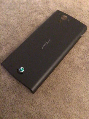 Funda Trasera Batería Original Sony Ericsson Xperia Ray ST18i - Negra Foto 1 de 4