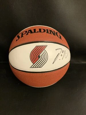 Мини-баскетбол с автографом Дамиана Лилларда / Си Джея Макколлума 2021–2022 No7855 - Изображение 1 из 4